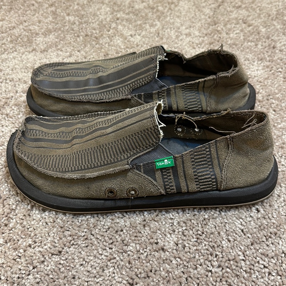 Sanuk brown suede-like sidewalk surfer shoes. Size 9. Worn very little. EUC